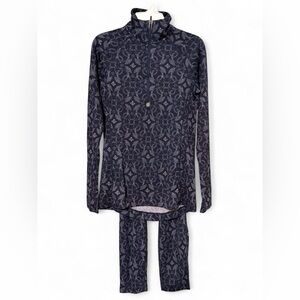 Patagonia Women’s Outdoor/ RunninNavy Patterned Long Sleeve Top and Leggings Set